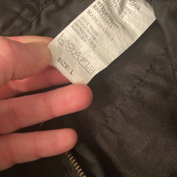 Navy blue shorts with hot pink belt. Papaya, size large. Never worn - Picture 3 of 3